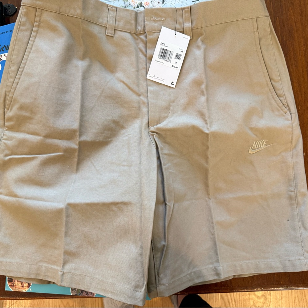 Nike Men’s Khaki Casual Shorts 34 with 8” inseam